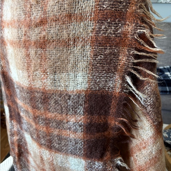 The Edinburgh Woollen Mill Vintage Scottish Wool Plaid Lap Blanket/ Shawl/ Throw - Picture 6 of 10
